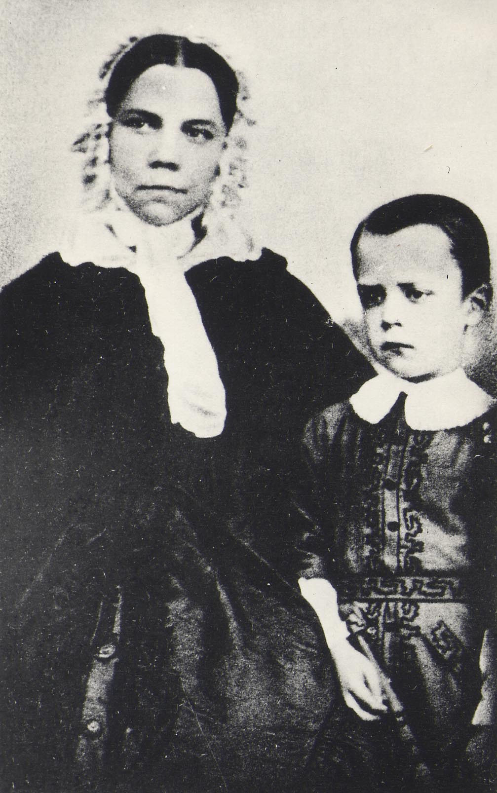 Н.П. Вишняков с матерью Анной Сергеевной